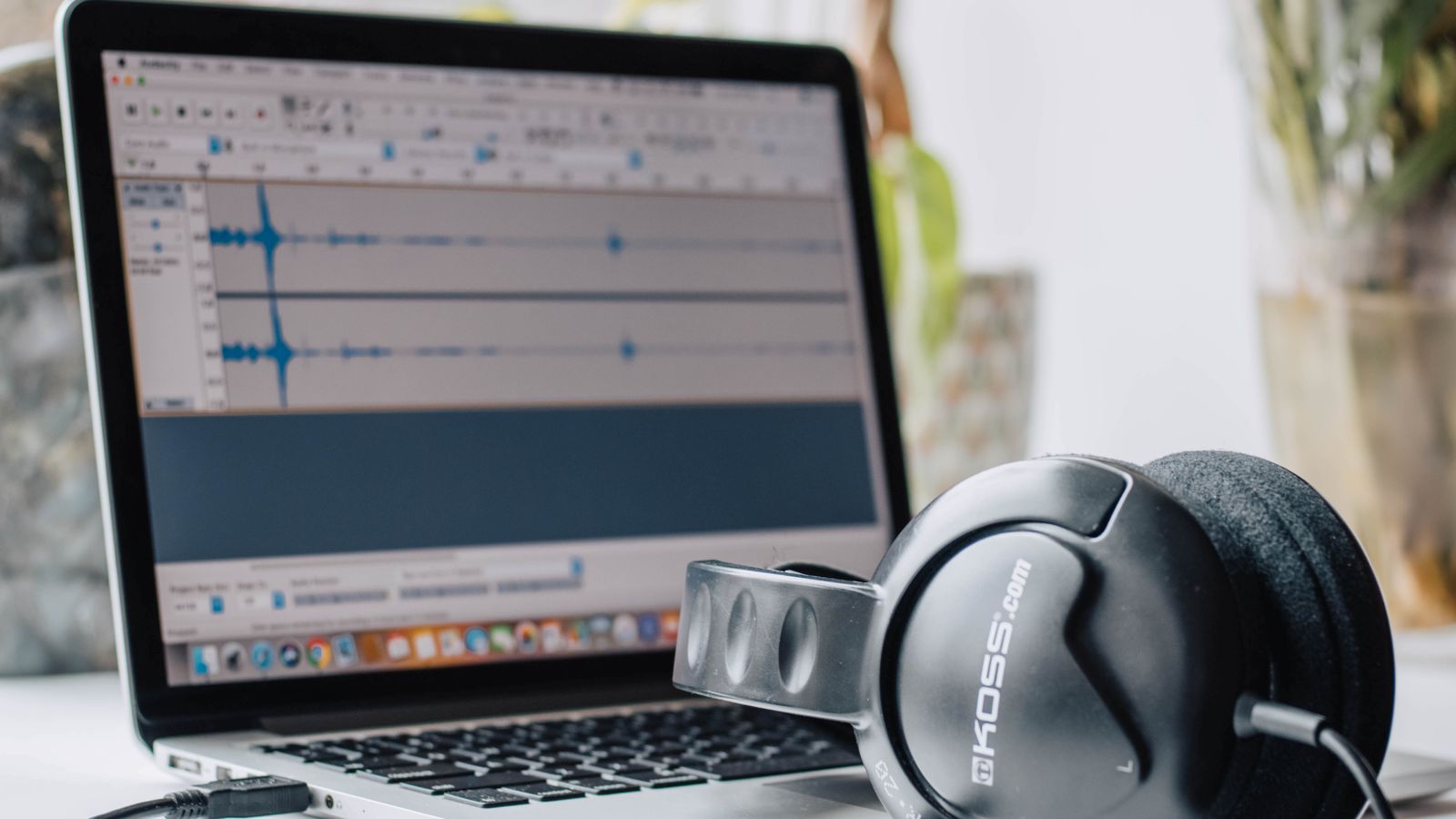 Eine längere Audioaufnahme als durchsuchbares Transkript prüfen